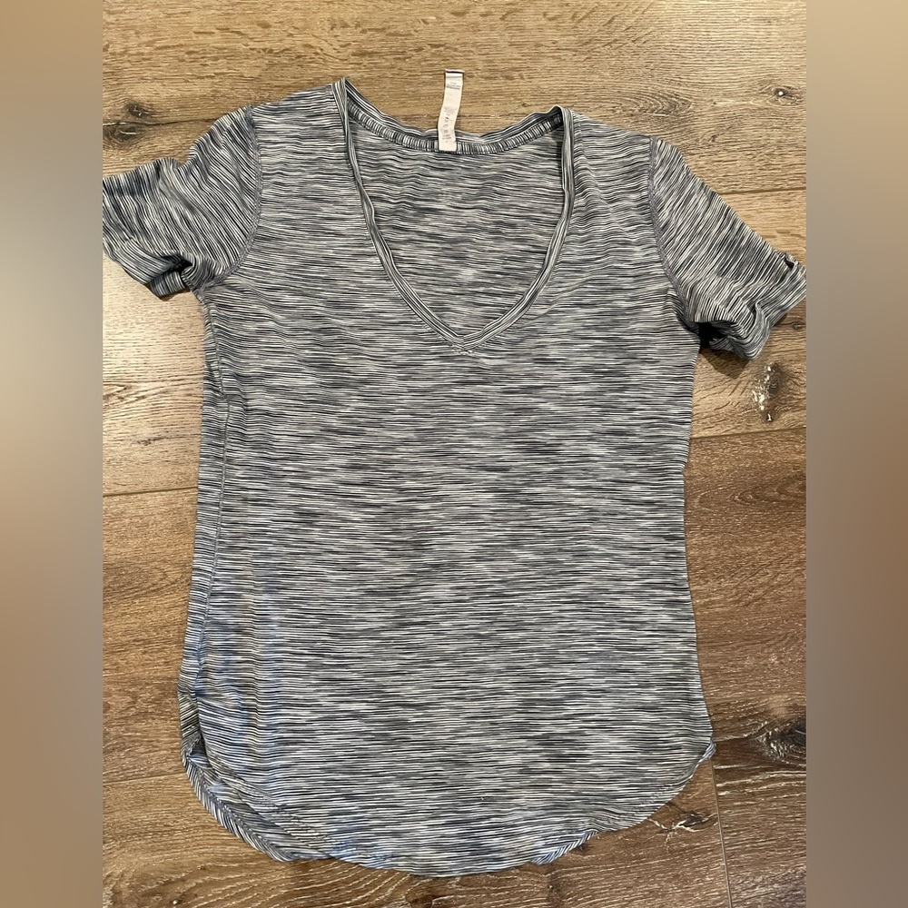 Lululemon T shirt size 6